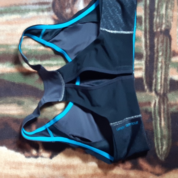 Under Armour Sports Bra - Picture 4 of 4